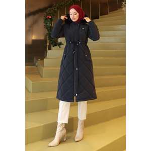 19283 Trench-coat matelassé noir avec fermeture éclair et taille à cordon de serrage, vêtement d'extérieur long - Product Image 6