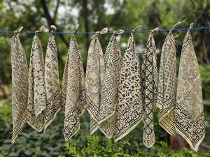 Ensemble de bandanas en coton biologique imprimé à la main, motifs paisley, écharpes colorées, accessoire artisanal éthique - Product Image 2