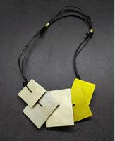 Collier long vintage moderne éco-responsable pour mariage et fiançailles, pendentif artisanal en bois et résine