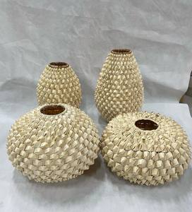 Lámpara Colgante Artesanal de Mimbre de Bambú y Ratán - Product Image 2