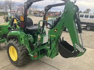 Tractor de Ruedas John Deere 2025r Usado de 2023 con Motor Mitsubishi, Caja de Cambios y Rodamientos - 45HP, 2 Años de Garantía - Product Image 3