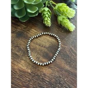 Pulsera Elástica de Perlas Navajo de 4mm Hechas a Máquina con Pendientes de Plata Esterlina - Categoría de Producto - Product Image 1