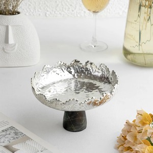 Elegante Tazón de Latón Plateado con Diseño de Caballito de Mar, Adorno Decorativo Único, Ideal para Decoración del Hogar y Exhibiciones Navideñas, Venta al por Mayor desde India - Product Image 2