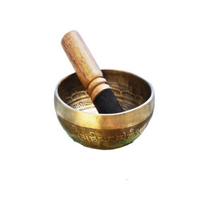 Bol chantant de méditation en laiton au design tendance, qualité supérieure, bol chantant tibétain pour le yoga avec batte en bois - Product Image 3