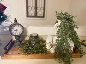 Plateau de rangement et de service rectangulaire long avec côtés surélevés, poignées métalliques robustes, style rustique, parfait pour la salle à manger ou la table basse - Product Image 6