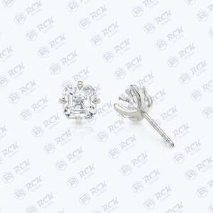 Boucles d'oreilles clous en moissanite taille ronde 1,90 TCW serties de griffes pour femme, en argent sterling 925, classiques - Product Image 4