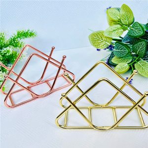 Vente en gros de porte-mouchoirs triangulaire en fil métallique porte-serviettes facile support organisateur pour hôtels restaurants boîtes à mouchoirs - Product Image 5