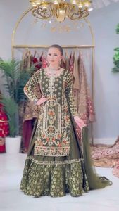 Ropa de fiesta de diseñador hilo de encaje bordado lehenga choli ropa tradicional india nuevos diseños en un nuevo estilo de tendencia - Product Image 2