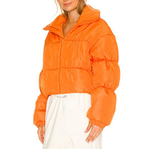 Chaqueta de Invierno Premium al por Mayor para Mujer, Chaqueta Abrigada con Capucha, Chaqueta Corta Acolchada, Servicio OEM Personalizado - Product Image 3