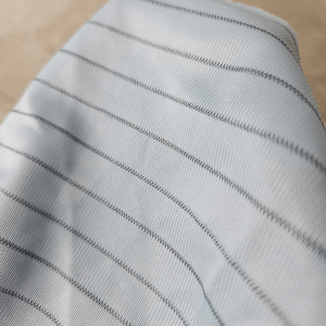 Tejido de punto de malla tricot 100% poliéster teñido liso de 90 g/m² y 75D, suministro de fábrica, OEM Vietnam, para forro de chaqueta, 63 pulgadas - Product Image 4