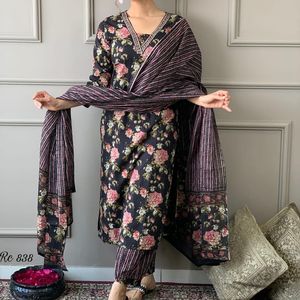 Conjunto Aline Kurta de algodón puro más vendido con traje Dupatta Anarkali de algodón puro Mul disponible en cantidad a granel - Product Image 1
