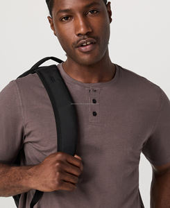 Camiseta informal con botones para hombre, diseño liso bordado de punto transpirable con patrón de letras negras, 200 gramos - Product Image 3