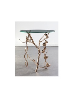 Mesa de salón de aluminio de inspiración floral con tapa de vidrio transparente adecuada para hogares tradicionales y contemporáneos - Product Image 2