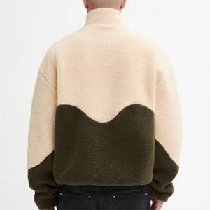 Vestes pour hommes en polaire Olive coupe à épaules tombantes avec col montant poches avant zippées et tissu polyester de qualité supérieure - Product Image 3