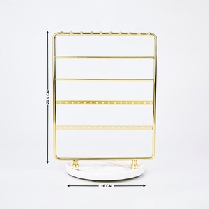 Support de bijoux élégant en or avec un design élégant pour organiser des bagues, des bracelets et des colliers, parfait pour la décoration et les cadeaux de l'Inde - Product Image 3