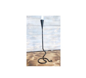 Bougeoirs en métal fabriqués à la main de qualité supérieure pour décorer les tables et les manteaux avec un mélange de charme rustique et moderne - Product Image 2