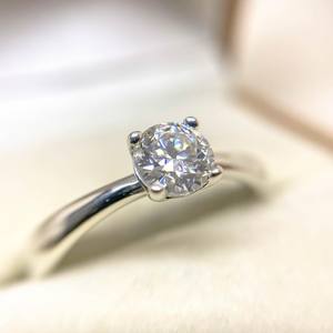 Anillo de compromiso solitario de CZ blanco de corte redondo de 6mm en plata de cuatro puntas promesa clásica joyería de moda nupcial - Product Image 3