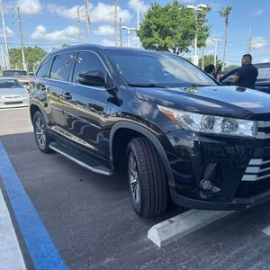 Usado cuidadosamente 2018 Toyota Highlander XLE 4dr SUV - Product Image 1