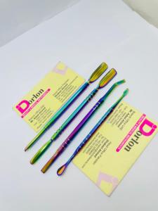 Empujador de uñas con revestimiento de arcoíris con logotipo privado, suministros de uñas de acero inoxidable de alta calidad sostenibles, herramientas, empujador de cutículas de manicura - Product Image 3