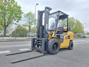 Montacargas Contrapesado Diésel CAT de 3 Toneladas 4X4 con Operación Sentado para Uso en Pavimento Exterior - Product Image 1