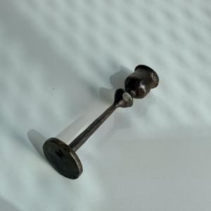 Candelabro de Metal con Acabado de Aceite Negro, Soporte Decorativo Vintage de Hierro Forjado a Mano, Elegante Centro de Mesa para el Hogar - Product Image 5