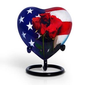 Urne funéraire souvenir en forme de cœur unique pour cendres humaines fabriquée à la main en laiton et gravée à la main à la maison - Product Image 3