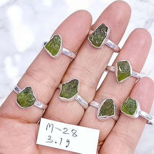Bague en argent sterling 925 avec pierre précieuse brute de péridot vert, fabrication artisanale, prix de gros, bijoux - Product Image 1