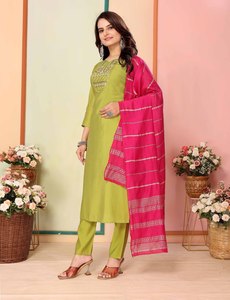 Nuevo catálogo lanzado Mujeres Bordado Reversible Seda Salwar Kameez Set para ocasiones de fiesta - Product Image 2