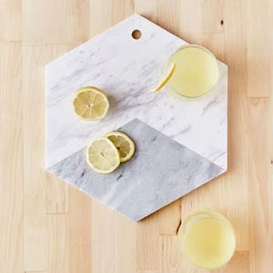 Planche à découper en marbre pour les tâches de cuisine professionnelles, offrant une base stable pour une découpe alimentaire sûre - Product Image 1