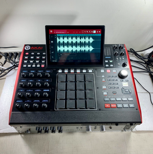 Nuevo MPC X Profesional - Controlador de Producción Musical Independiente - Product Image 2