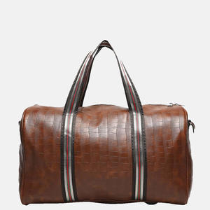Sac polochon de week-end en cuir PU végétalien personnalisé pour hommes Style pliable Fermeture à glissière Conception lambrissée à la mode pour les voyages décontractés - Product Image 4