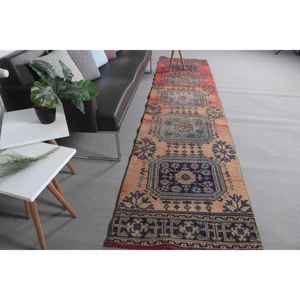 Alfombra Turca Vintage de 2.5x11.4 pies (77x347 cm), Alfombra Roja con Diseño Floral - Product Image 2