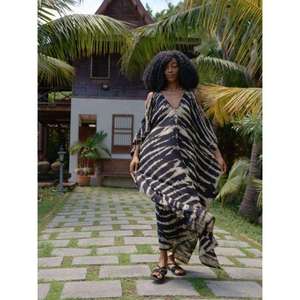 Vestido Maxi Kaftan Negro con Tie-Dye Ecológico para Mujer, Cuello en V Profundo, Corte Holgado, Cintura Natural, Estilo Boho para Playa o Resort - Product Image 1