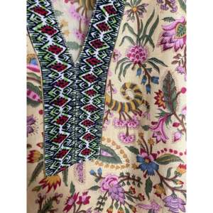 Traje de Baño con Estampado Floral y Diseño de Kurta - Product Image 3