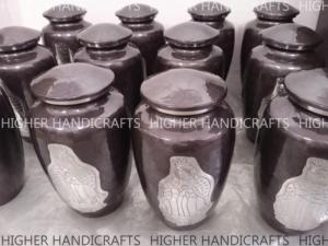 Urne funéraire en métal gravée avec ailes d'angle pour cendres, Urne funéraire émaillée bleue et argentée pour adultes - Product Image 2