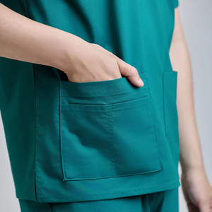 Uniforme Médico Unisex FMF, Conjunto de Uniforme Médico, Tela WFX-CVC, 52% Algodón, 45% Poliéster, 3% Elastano, Detección de Agujas, Uniforme Hecho en Vietnam - Product Image 1