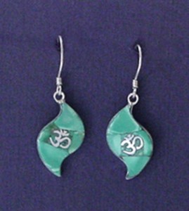 Pendientes de plata hindú Om Set con coral para el Budismo - Product Image 1
