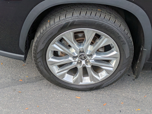 SUV de taille moyenne 2024, véhicule automatique 7 places haut de gamme à vendre en bon état - Product Image 3