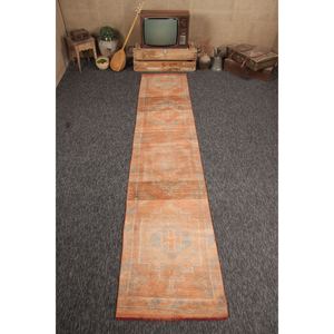 Tapis de 2,5 x 11,6 pieds, tapis Herki vintage, tapis turc géométrique orange - Product Image 1