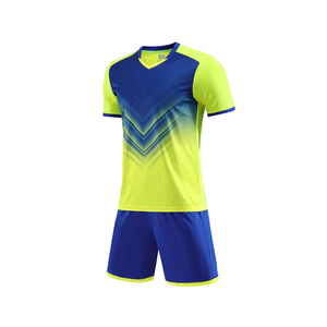 Conjuntos de Uniformes de Fútbol Personalizados con Nuevo Diseño 2025, Camiseta de Fútbol Transpirable Sublimada, Pantalones Cortos de Entrenamiento de Malla, Personalizados para Equipos - Product Image 4
