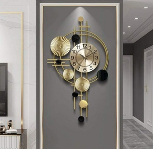 Reloj de Pared de Diseño Moderno en Latón Dorado y Negro Ak Brass - Product Image 3