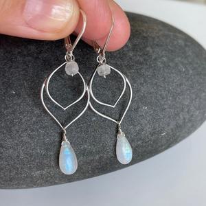 Boucles d'oreilles pendantes Bohème en Pierre de Lune Arc-en-ciel, délicates et élégantes, pour l'été, 30 mm, fermeture à barrette, en Argent Sterling 925, Pierre de Naissance de Juin, effet lumineux - Product Image 2
