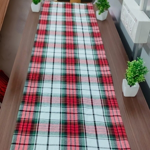 Chemin de table rouge et blanc 100% coton – Chemin de table lavable et écologique pour la décoration de la salle à manger à l'hôtel et à la maison - Product Image 1