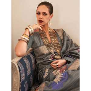 Elegante Sari de Seda Gris con Blusa, Técnica de Tejido Zari para Bodas - Product Image 1