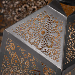 Ensemble de haute qualité de 2 lanternes en métal marron décor de Noël en fer rustique moderne pour la maison la plus vendue avec une ambiance chaleureuse - Product Image 2