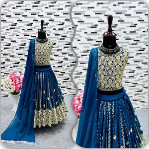 Trabajo de bordado de secuencia de diseñador Lehenga-Choli con Dupatta Nuevo estilo elegante para bebés Niñas Niños Grupo de edad - Product Image 3