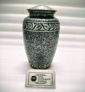 Hermosa Urna Funeraria de Metal (Latón/Aluminio) con Cruz Azul Grabada y Esmaltada para Cenizas Humanas de Adultos - Product Image 2