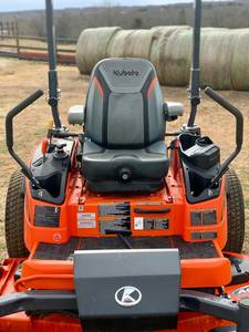 Tondeuse autoportée professionnelle et commerciale puissante Kubota ZD1211 Diesel à braquage zéro pour la coupe de gazon - Product Image 2