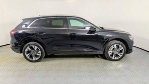 Audi e-tron quattro Premium Plus AWD 2022, SUV 4 portes, occasion, à vendre - Product Image 5