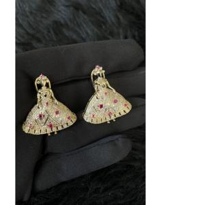 Pendientes elegantes de oro de 18 quilates para mujer, joyería fina, Lustre's Green Lab Grown Diamond Emerald para bodas y fiestas - Product Image 1